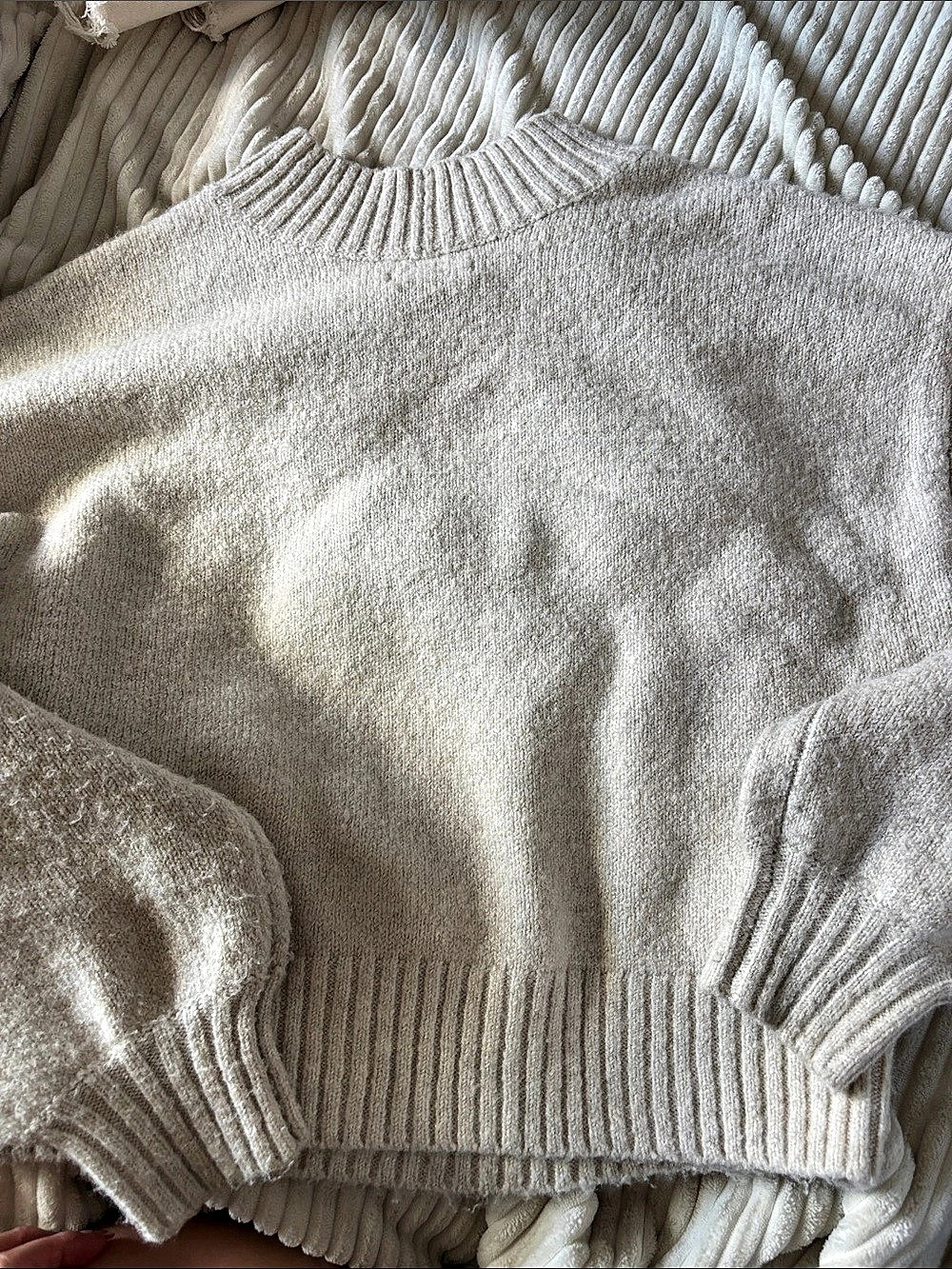 American Eagle AE Snow Stopper Sweater Cat Graphic Crewneck Sweater in Cream - Picture 3 of 4